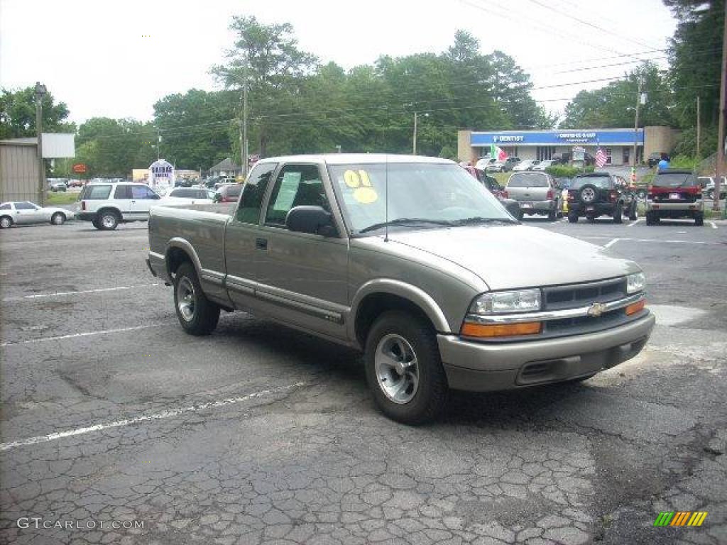 2001 S10 LS Extended Cab - Light Pewter Metallic / Graphite photo #8