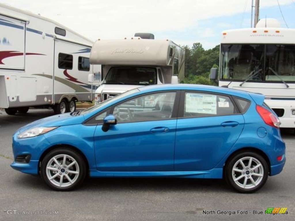 2016 Fiesta SE Hatchback - Blue Candy Metallic / Charcoal Black photo #2