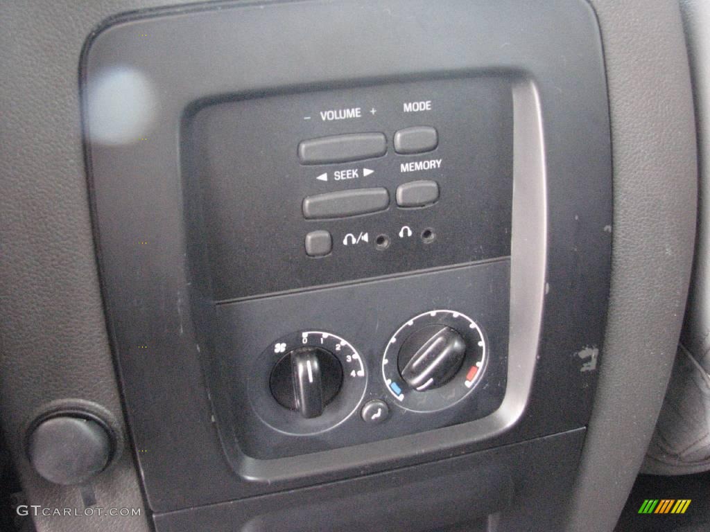 2003 Expedition XLT - Oxford White / Flint Grey photo #12