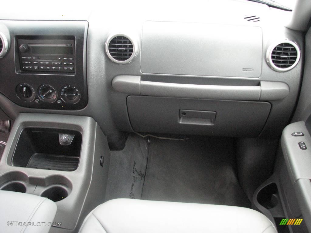 2003 Expedition XLT - Oxford White / Flint Grey photo #18