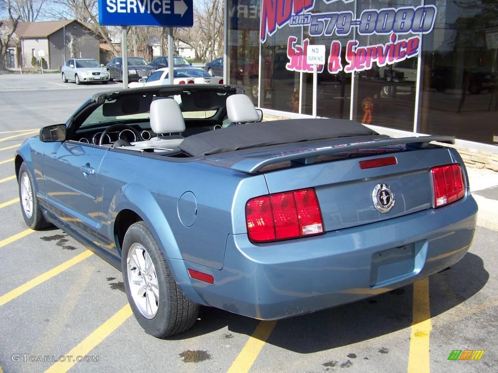 2006 Mustang V6 Premium Convertible - Windveil Blue Metallic / Light Graphite photo #5