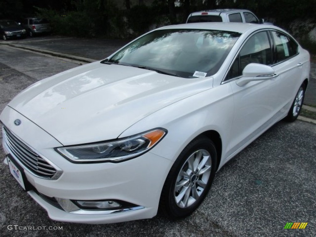 2017 Fusion SE - White Platinum / Medium Light Stone photo #2