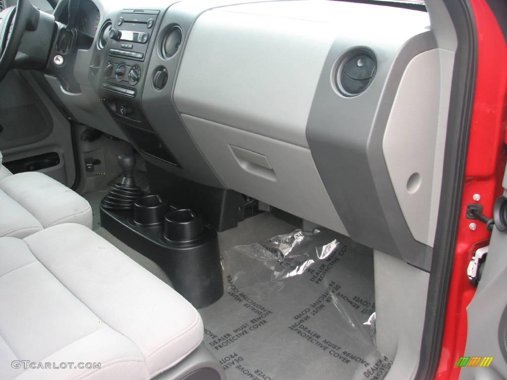 2006 F150 STX SuperCab 4x4 - Bright Red / Medium/Dark Flint photo #11