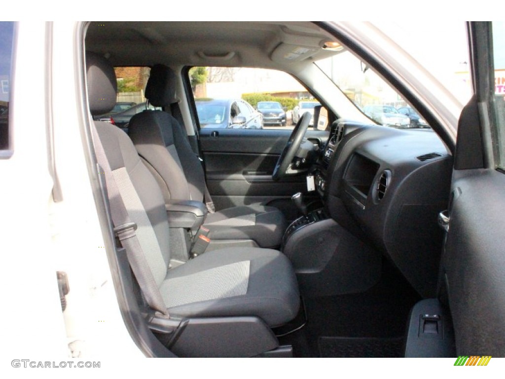 2010 Patriot Sport 4x4 - Stone White / Dark Slate Gray/Pebble Beige photo #15