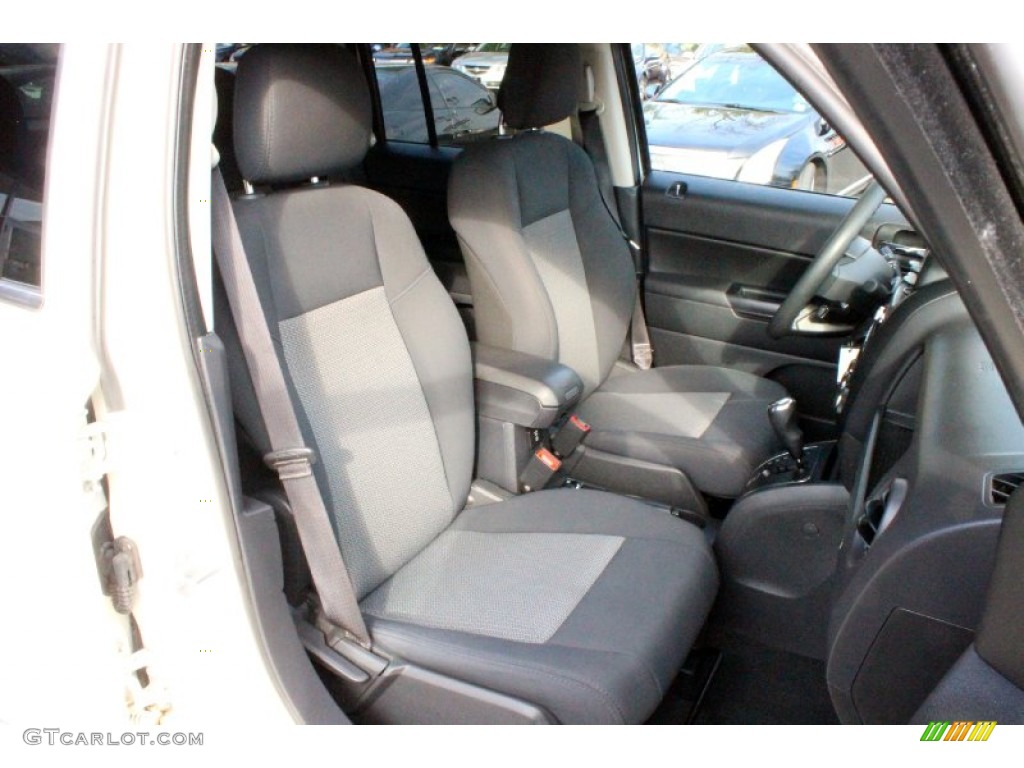 2010 Patriot Sport 4x4 - Stone White / Dark Slate Gray/Pebble Beige photo #17