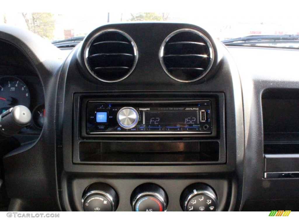 2010 Patriot Sport 4x4 - Stone White / Dark Slate Gray/Pebble Beige photo #22