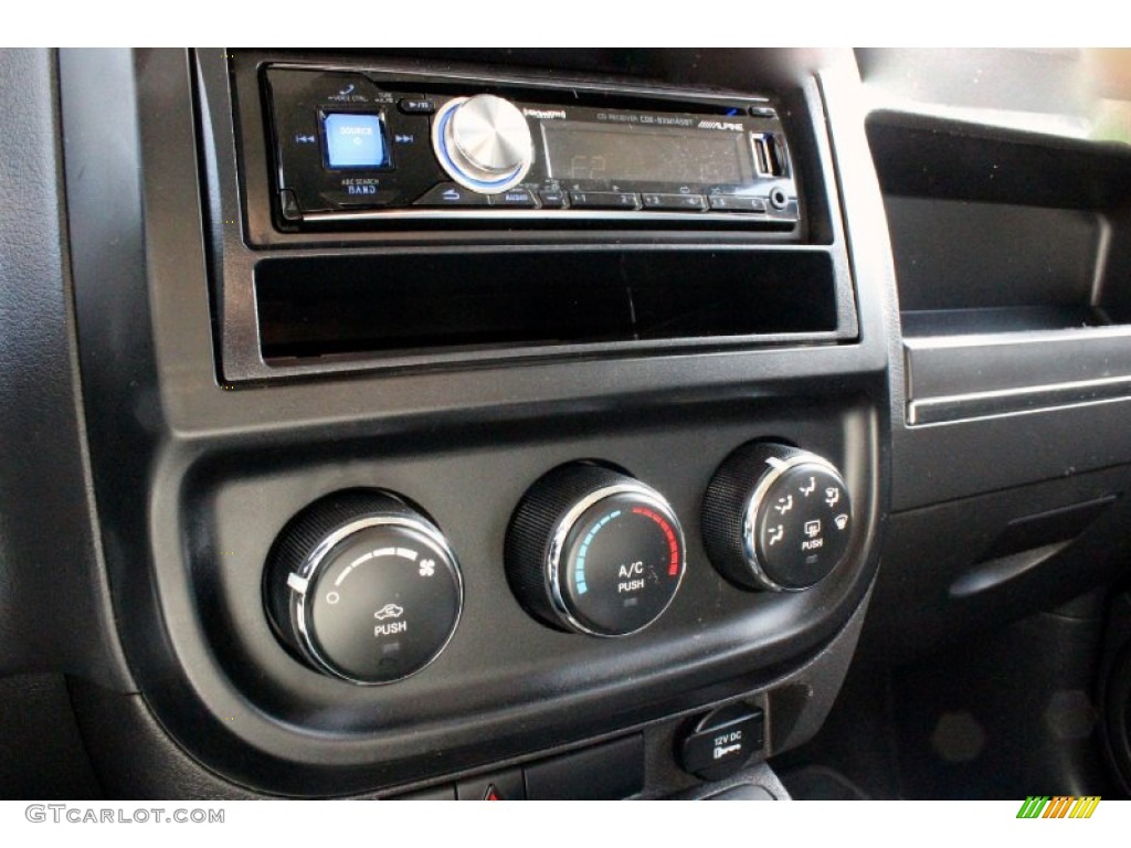 2010 Patriot Sport 4x4 - Stone White / Dark Slate Gray/Pebble Beige photo #23
