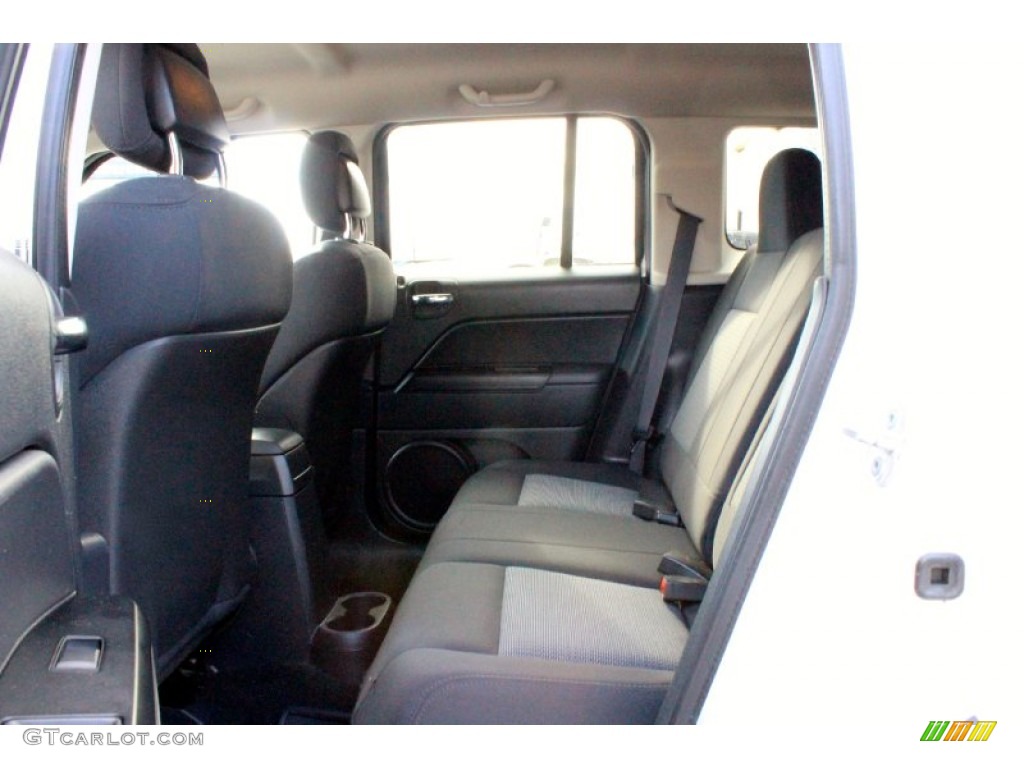 2010 Patriot Sport 4x4 - Stone White / Dark Slate Gray/Pebble Beige photo #25