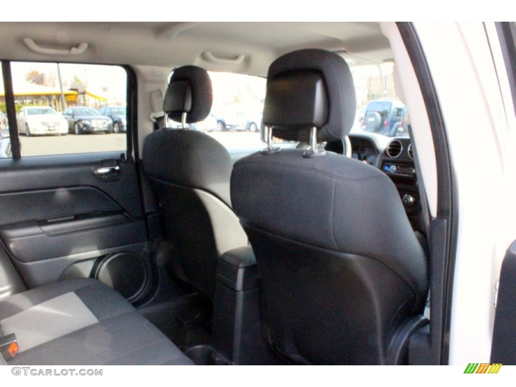 2010 Patriot Sport 4x4 - Stone White / Dark Slate Gray/Pebble Beige photo #29