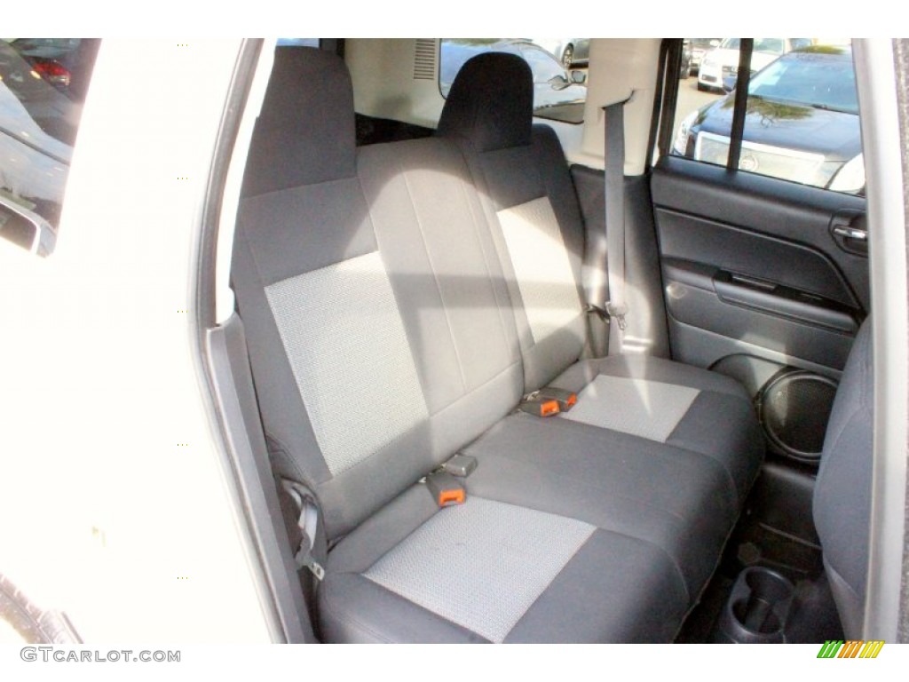 2010 Patriot Sport 4x4 - Stone White / Dark Slate Gray/Pebble Beige photo #30