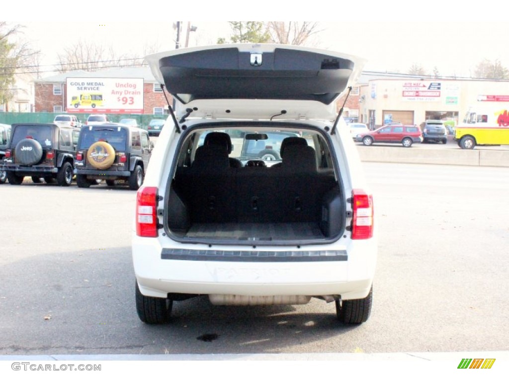 2010 Patriot Sport 4x4 - Stone White / Dark Slate Gray/Pebble Beige photo #31
