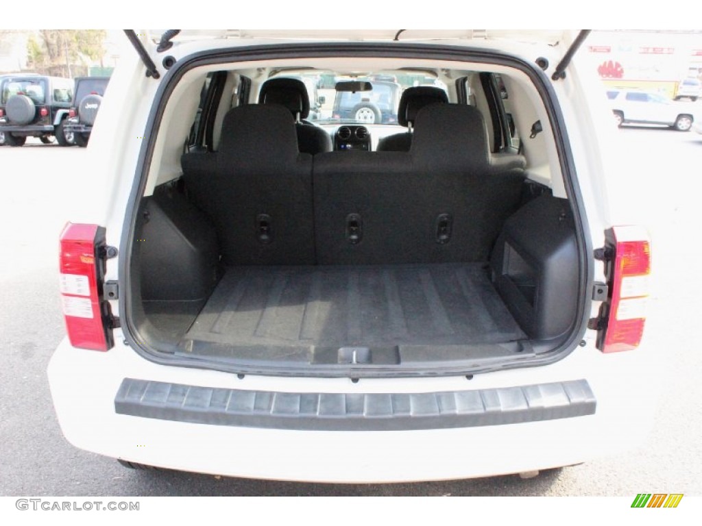 2010 Patriot Sport 4x4 - Stone White / Dark Slate Gray/Pebble Beige photo #32