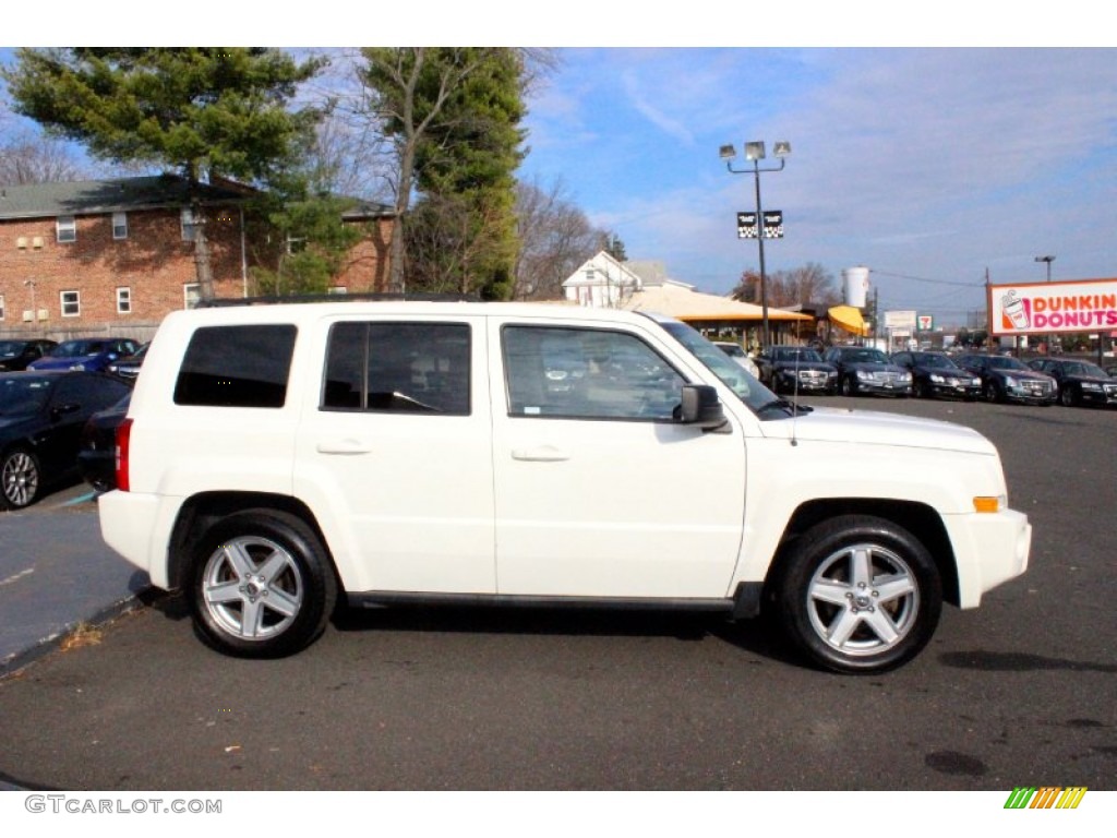 2010 Patriot Sport 4x4 - Stone White / Dark Slate Gray/Pebble Beige photo #33