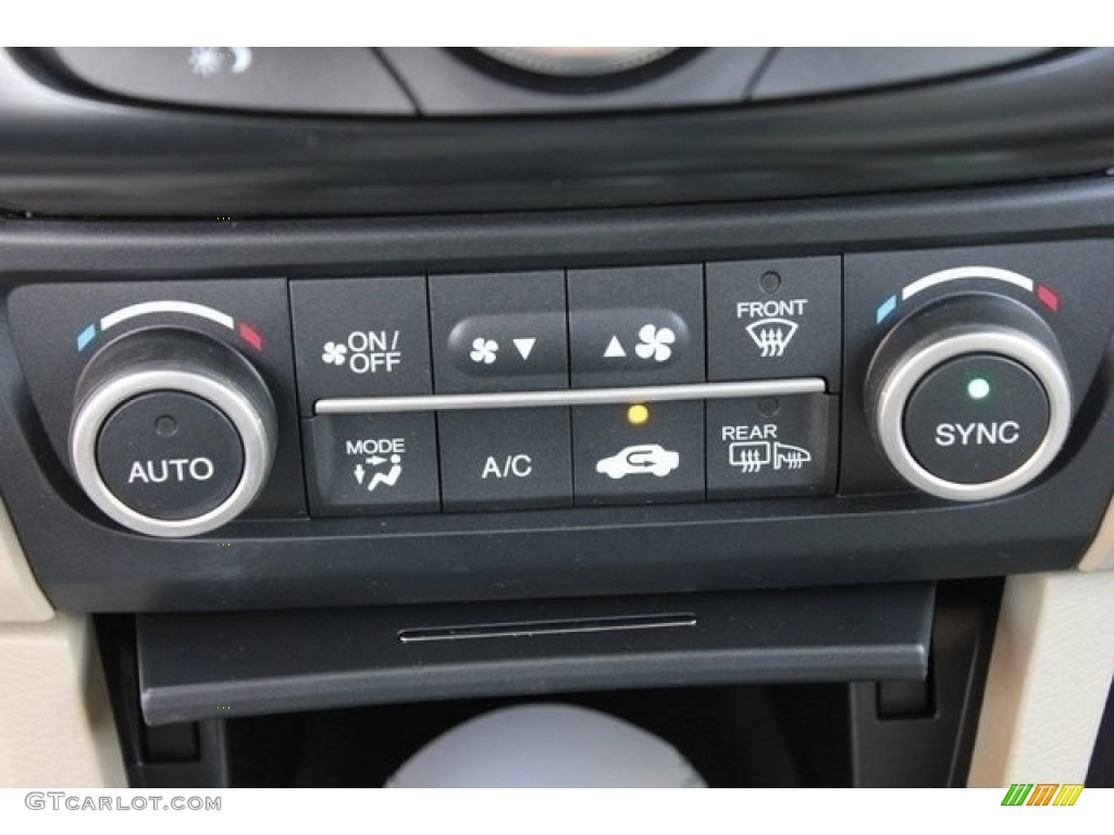 2017 Acura ILX Premium Controls Photo #113365595