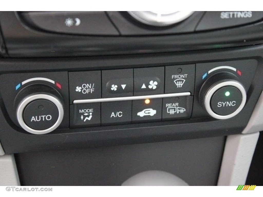 2017 Acura ILX Technology Plus Controls Photo #113365835