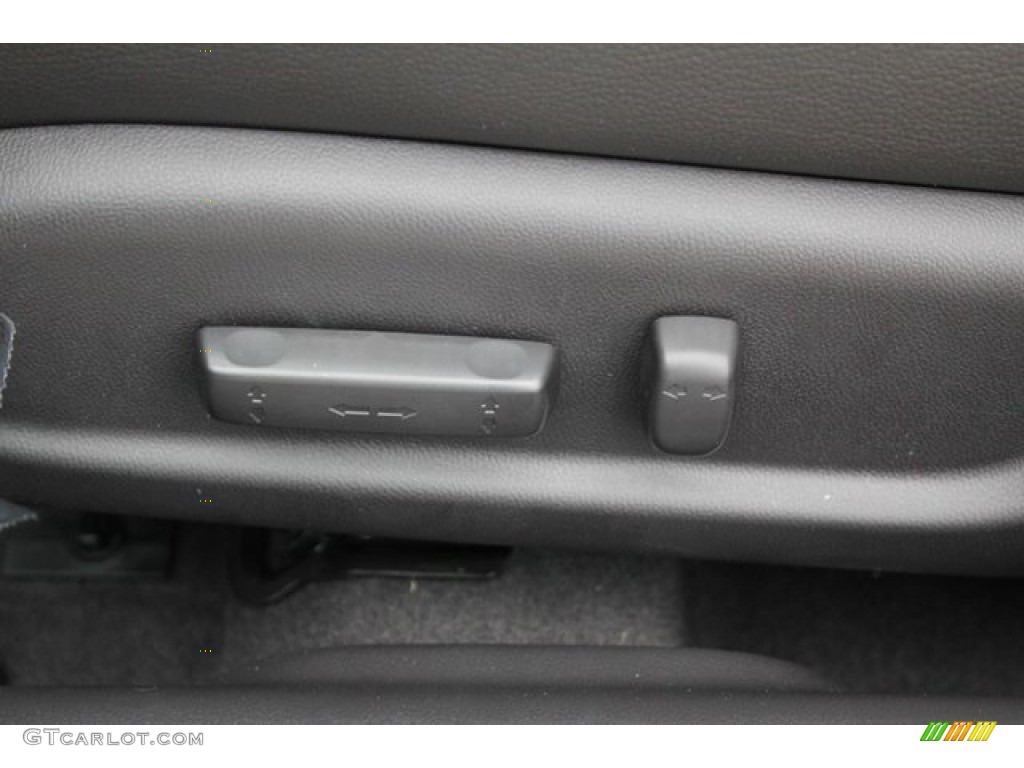 2017 Acura ILX Technology Plus A-Spec Controls Photo #113366006