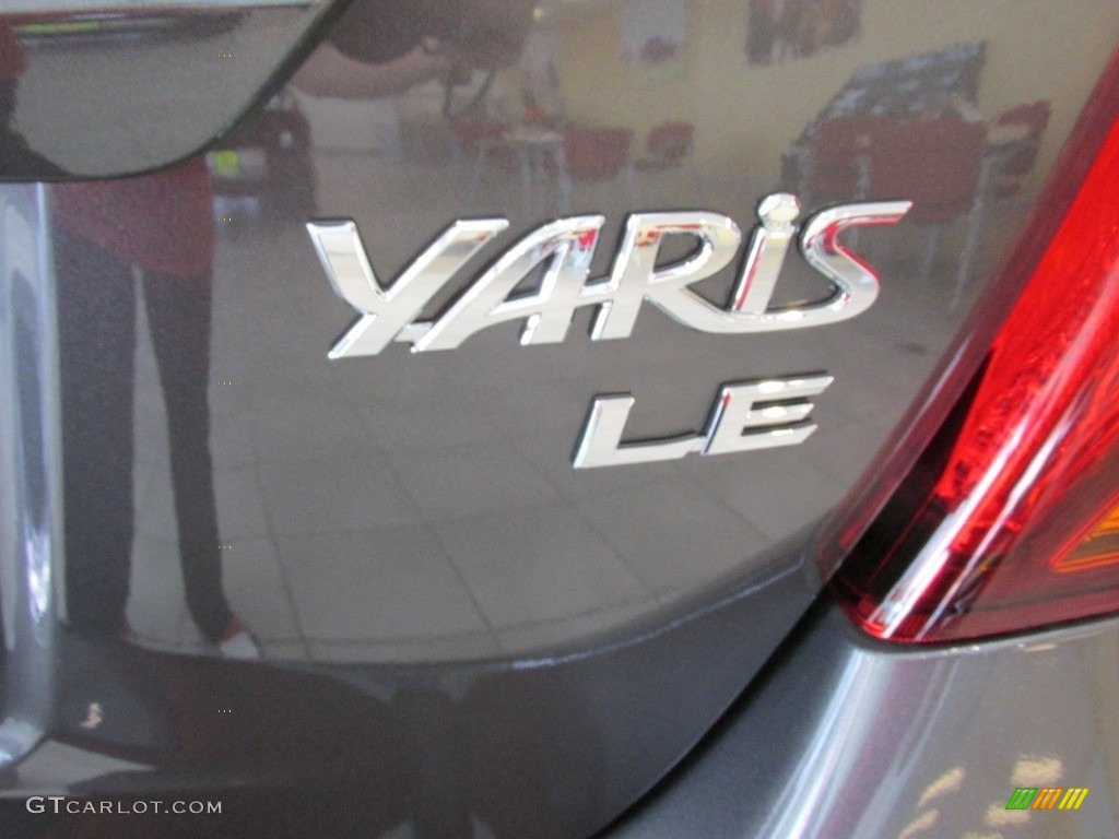 2016 Yaris 5-Door LE - Magnetic Gray Metallic / Black photo #14