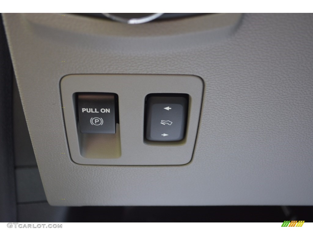 2016 F150 XLT SuperCrew 4x4 - Blue Jeans / Medium Earth Gray photo #10