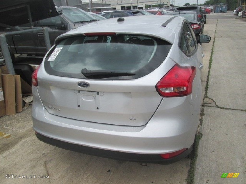 2015 Focus SE Hatchback - Ingot Silver Metallic / Charcoal Black photo #5