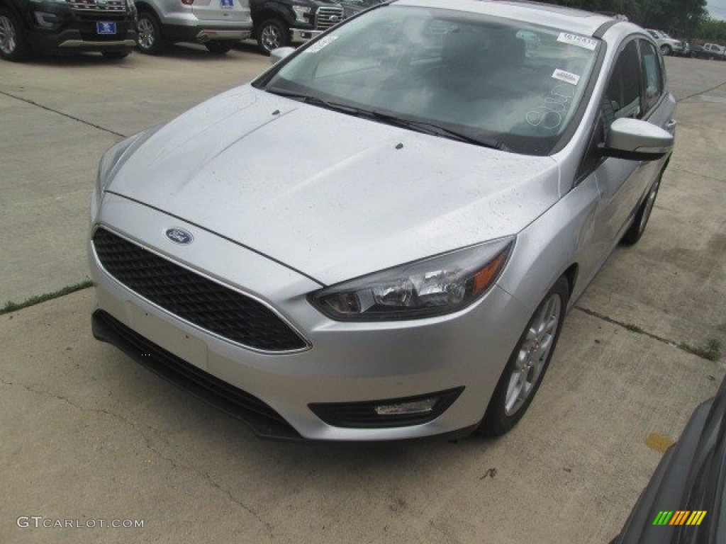 2015 Focus SE Hatchback - Ingot Silver Metallic / Charcoal Black photo #9