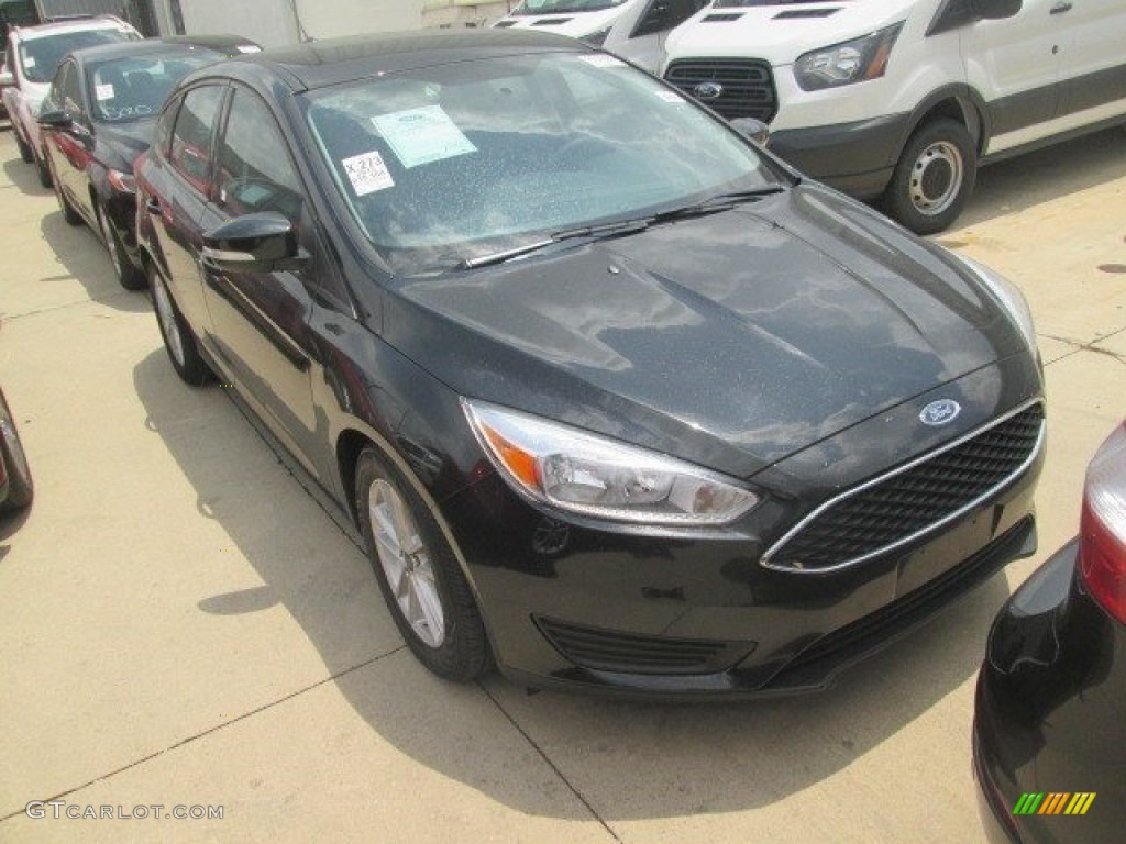 2015 Focus SE Hatchback - Tuxedo Black Metallic / Charcoal Black photo #1