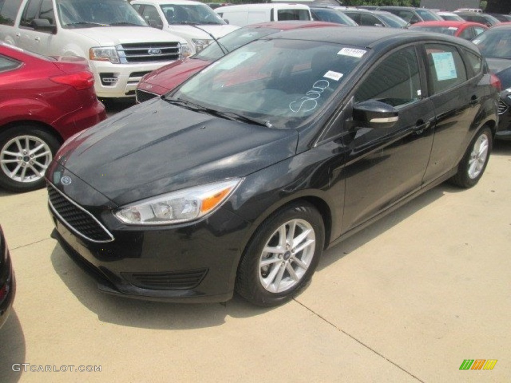 2015 Focus SE Hatchback - Tuxedo Black Metallic / Charcoal Black photo #8