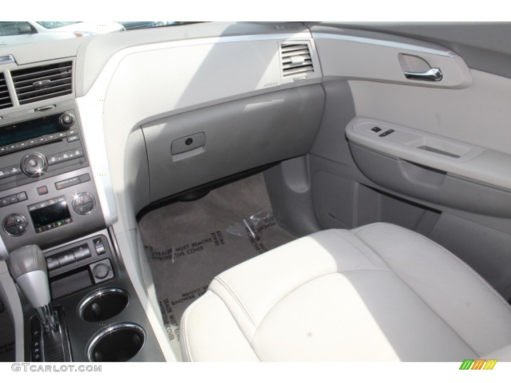2011 Traverse LT AWD - Silver Ice Metallic / Dark Gray/Light Gray photo #13