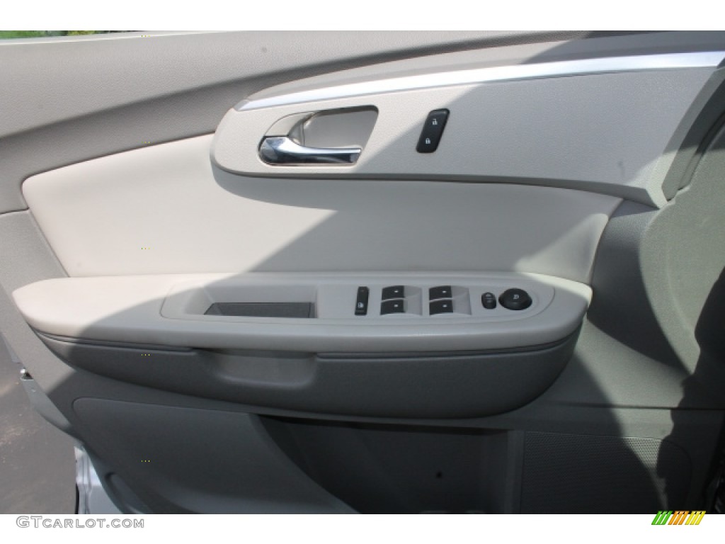 2011 Traverse LT AWD - Silver Ice Metallic / Dark Gray/Light Gray photo #15