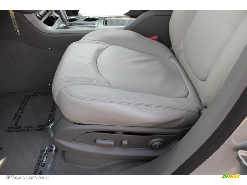 2011 Traverse LT AWD - Silver Ice Metallic / Dark Gray/Light Gray photo #16