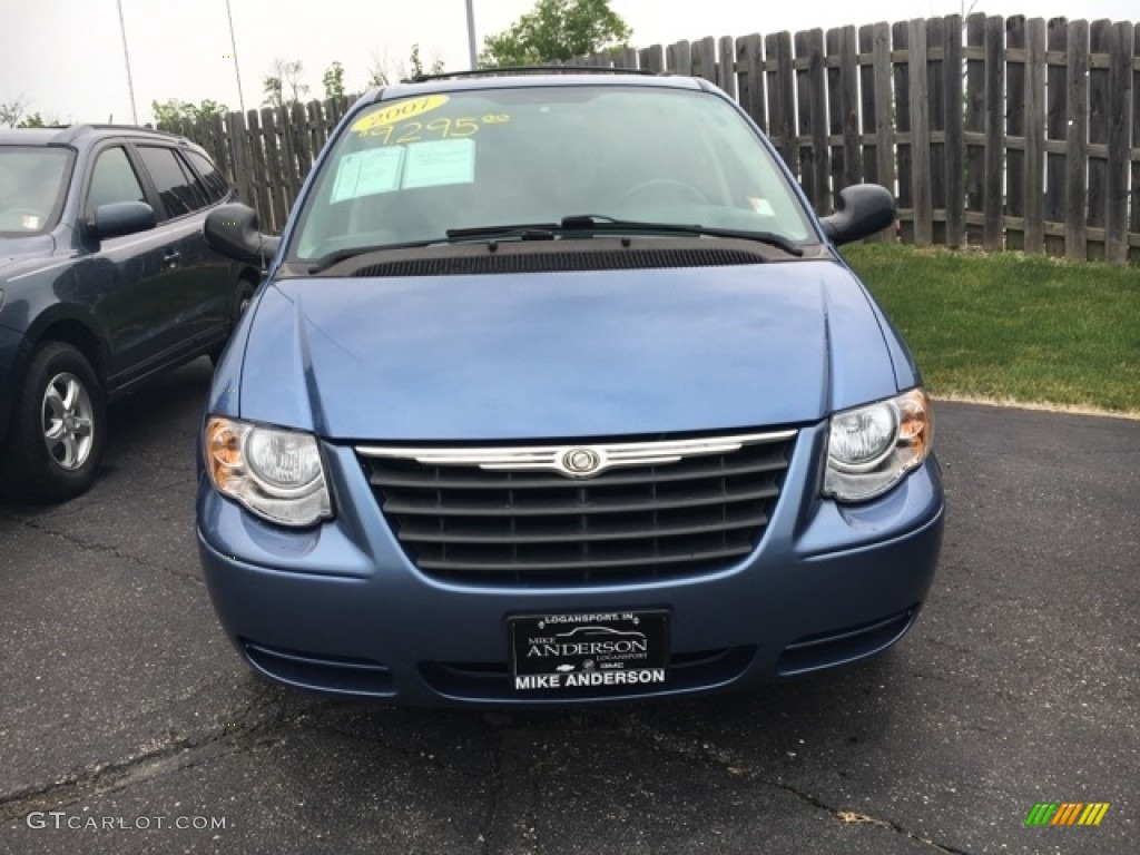2007 Town & Country Touring - Marine Blue Pearl / Dark Khaki/Light Graystone photo #2