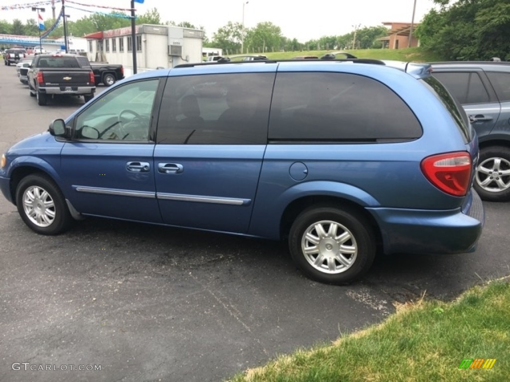 2007 Town & Country Touring - Marine Blue Pearl / Dark Khaki/Light Graystone photo #4