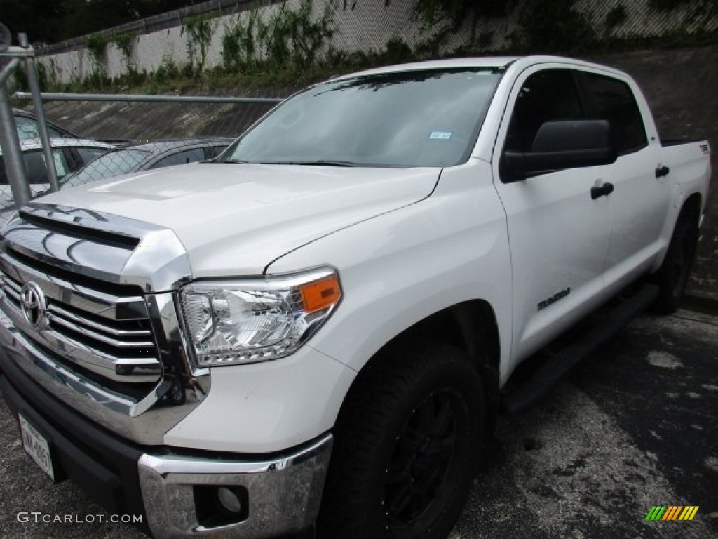 2016 Tundra TSS CrewMax - Super White / Graphite photo #2