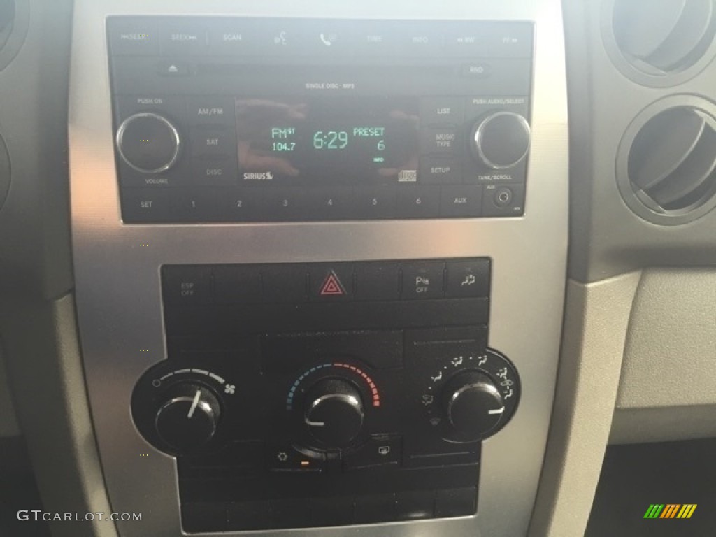 2008 Commander Sport 4x4 - Light Graystone Pearl / Dark Khaki/Light Graystone photo #11