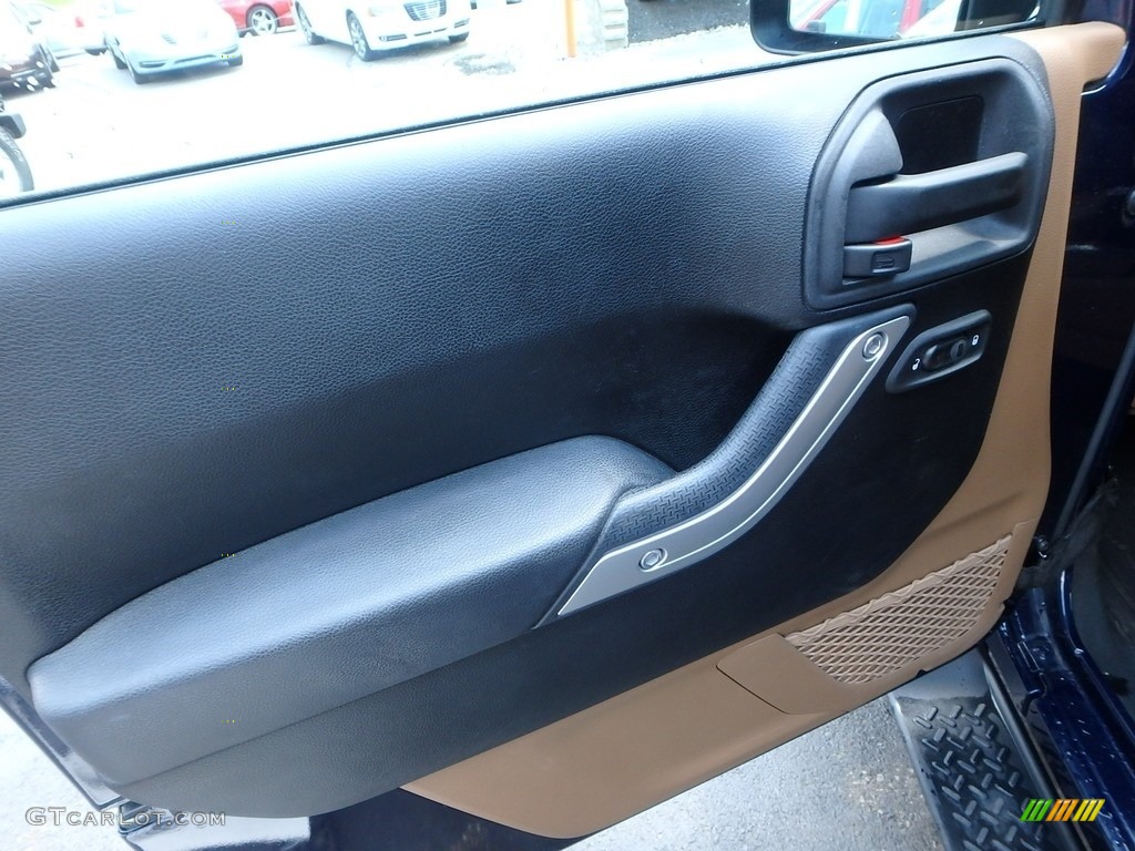 2013 Wrangler Unlimited Sahara 4x4 - True Blue Pearl / Black/Dark Saddle photo #16