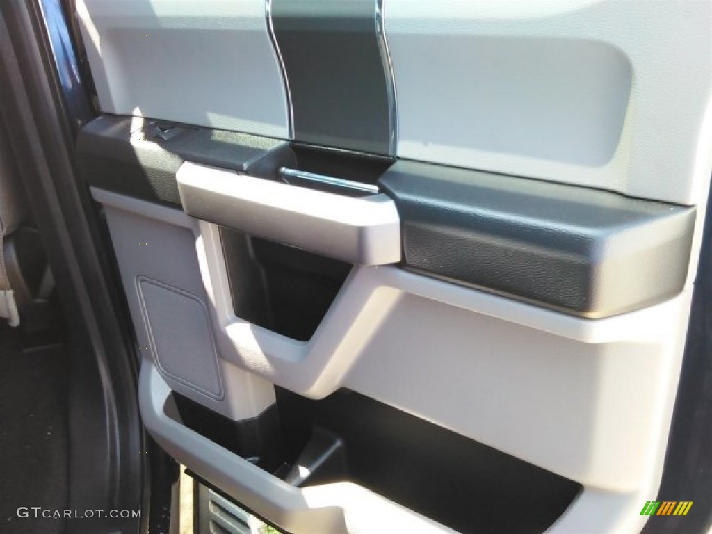 2016 F150 XLT SuperCrew - Blue Jeans / Medium Earth Gray photo #13