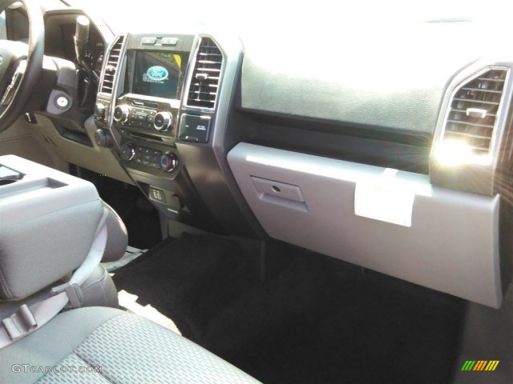 2016 F150 XLT SuperCrew - Blue Jeans / Medium Earth Gray photo #15