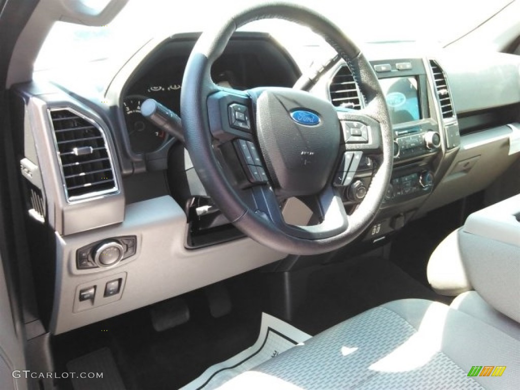 2016 F150 XLT SuperCrew - Blue Jeans / Medium Earth Gray photo #17