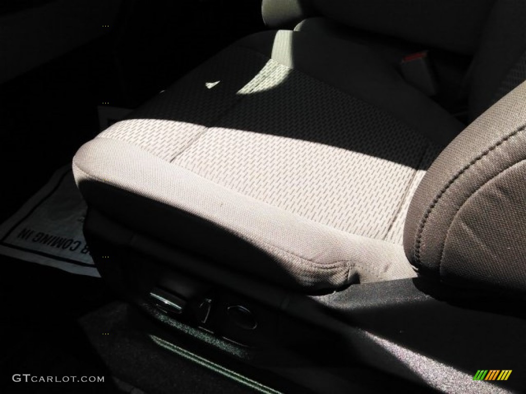 2016 F150 XLT SuperCrew - Blue Jeans / Medium Earth Gray photo #19
