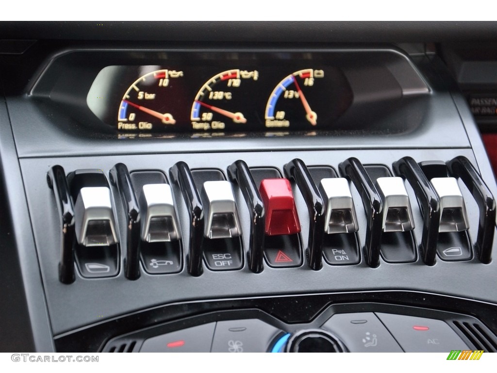 2015 Lamborghini Huracan LP 610-4 Controls Photo #113390745
