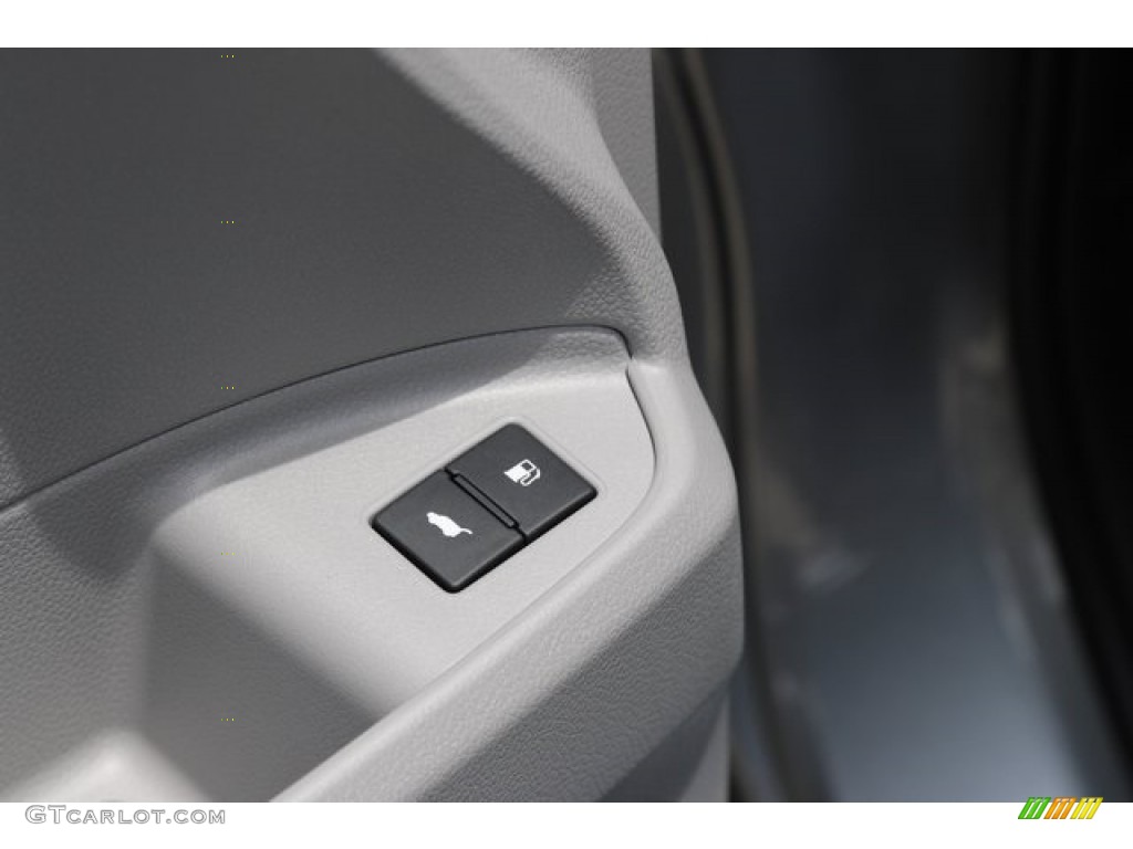 2016 Pilot EX-L - Lunar Silver Metallic / Gray photo #17