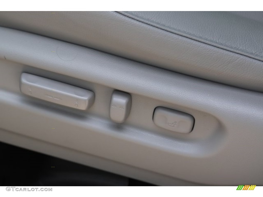 2016 Pilot EX-L - Lunar Silver Metallic / Gray photo #18