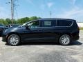 2017 Brilliant Black Crystal Pearl Chrysler Pacifica Touring  photo #3