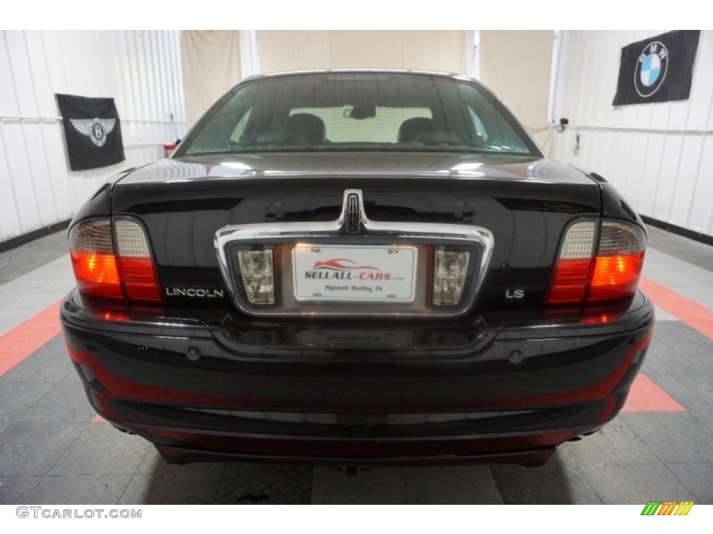 2003 LS V8 - Black / Black photo #9
