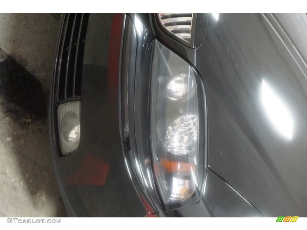 2003 LS V8 - Black / Black photo #48