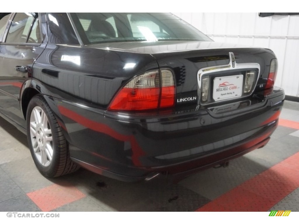 2003 LS V8 - Black / Black photo #64