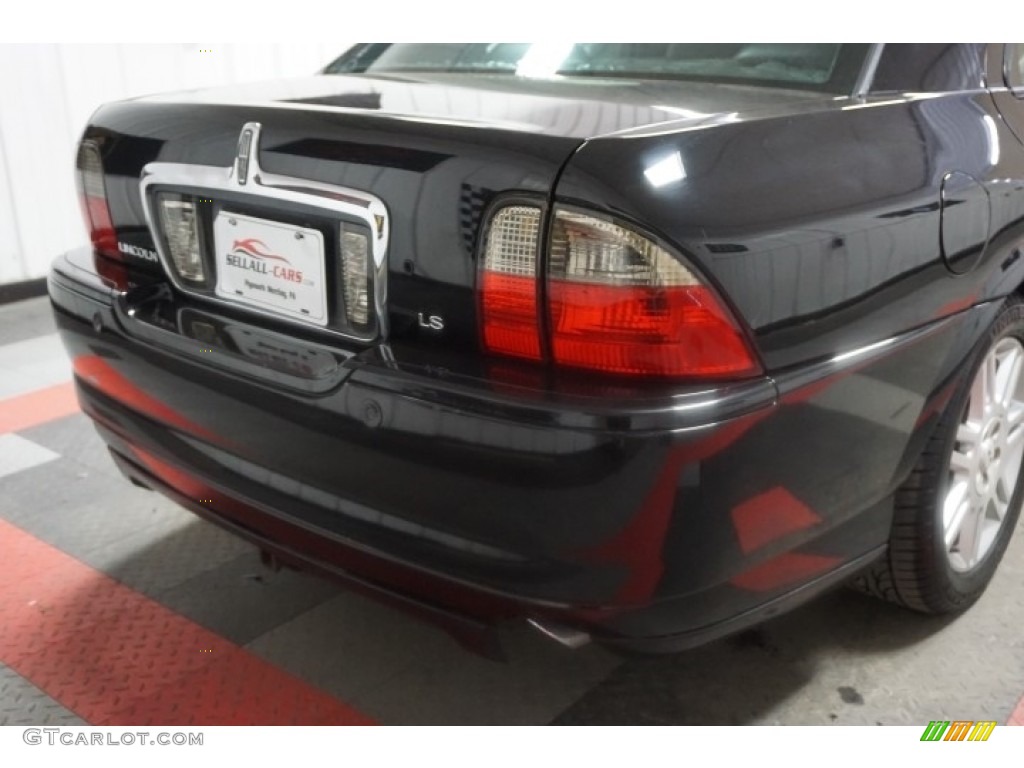 2003 LS V8 - Black / Black photo #65