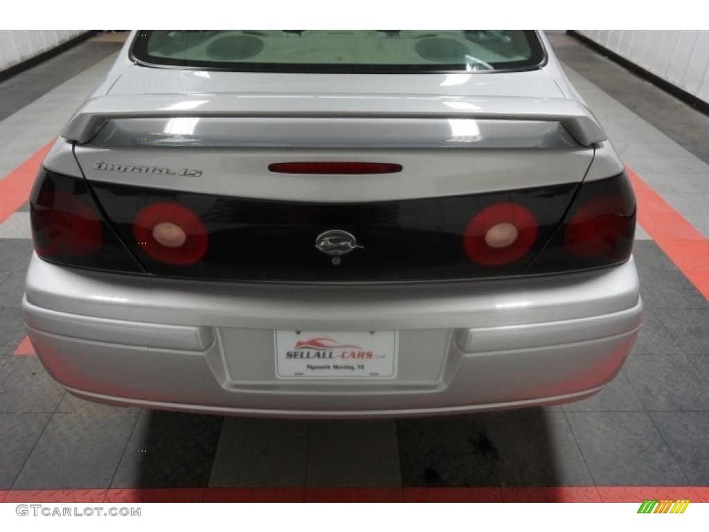 2004 Impala LS - Medium Gray Metallic / Medium Gray photo #65