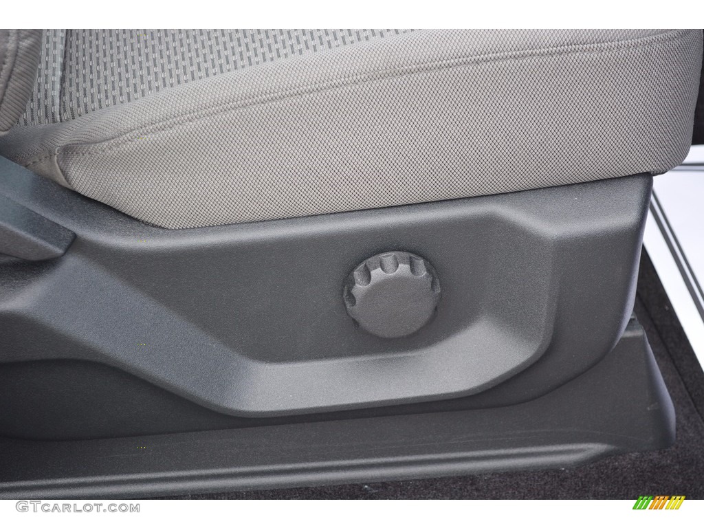 2016 F150 XLT Regular Cab 4x4 - Oxford White / Medium Earth Gray photo #23