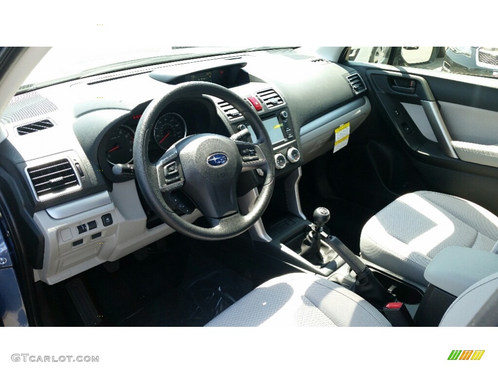 Gray Interior 2016 Subaru Forester 2.5i Photo #113443049