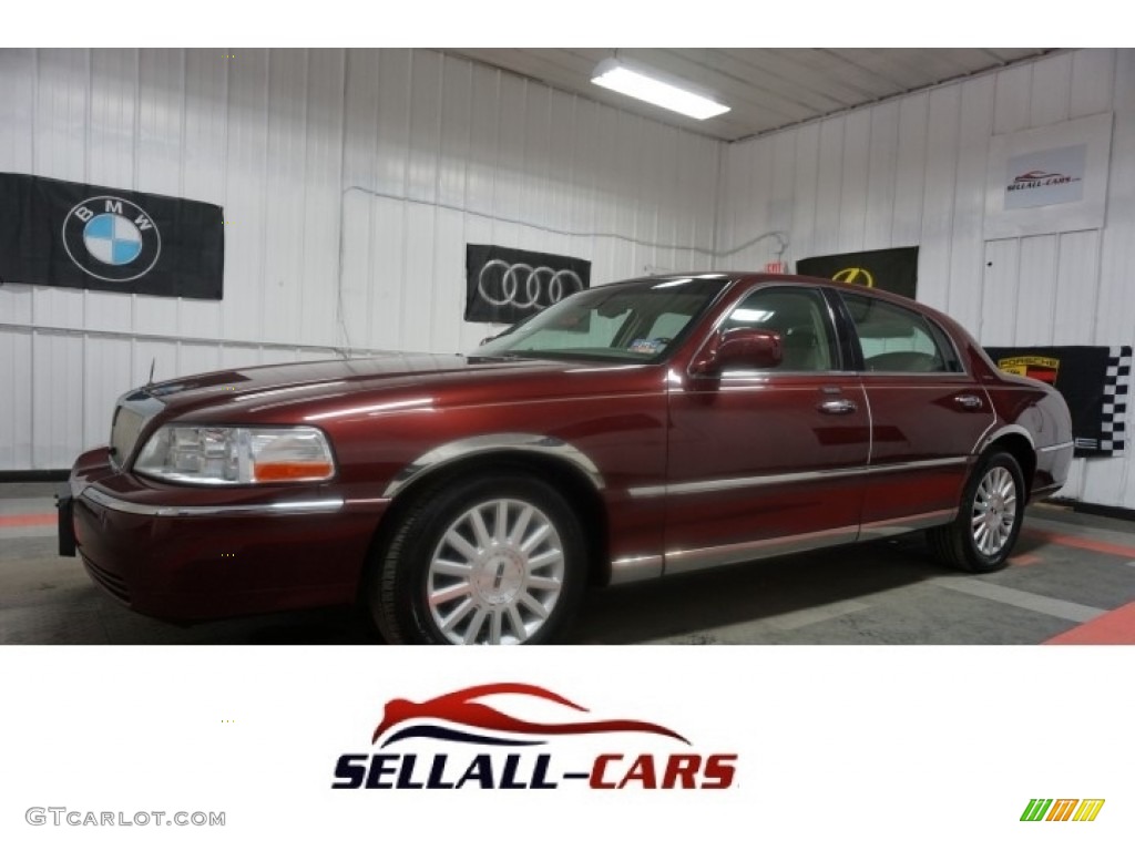 2003 Town Car Signature - Autumn Red Metallic / Medium Dark Parchment/Light Parchment photo #1